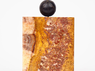 Vente aux enchères Presse papier en onyx et bronze à décor de ballon, socle en onyx. Dim.