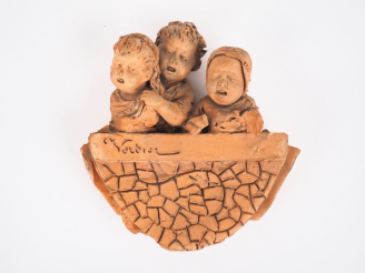 Vente aux enchères VERDIER. "3 jeunes enfants". Sujet en terre cuite originale. Signé. Di