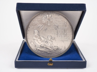 Vente aux enchères CORBIN. Médaille de la ville Versailles en bronze argenté. Signée. Dia