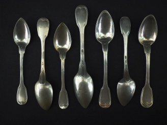 Vente aux enchères Sept petites cuillères en argent 950, poinçon Vieillard, modèle à file
