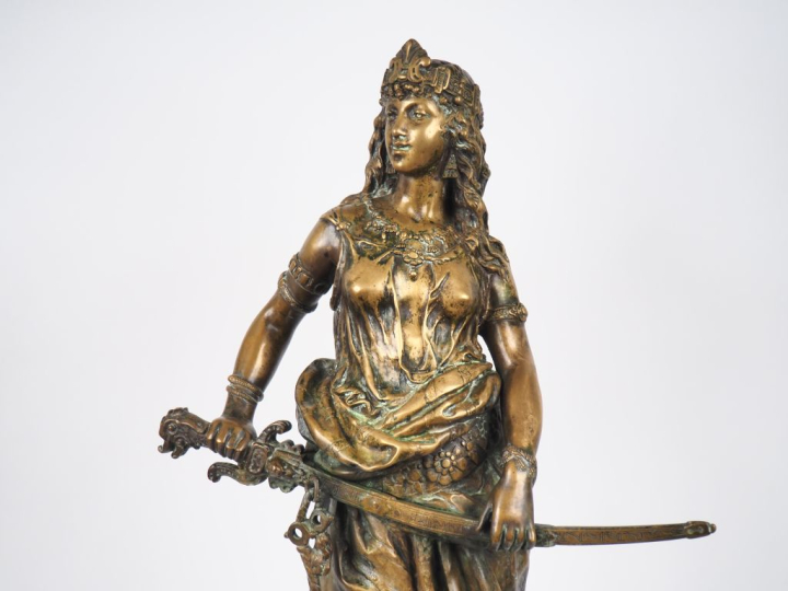 Ch. LEVY.  "Salomé" Sculpture en bronze  Signée  (dépatinée) H. 85 cm