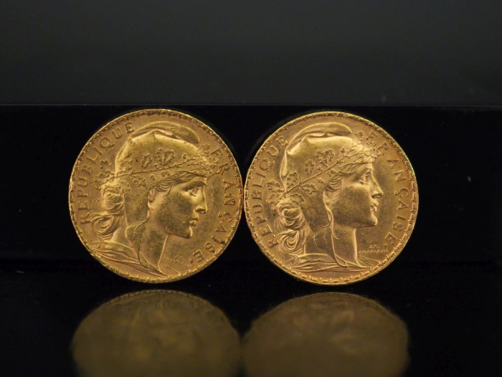 Deux pièces de 20 Francs or, 1910 et 1913. FRAIS ACHETEURS 10% HT.   