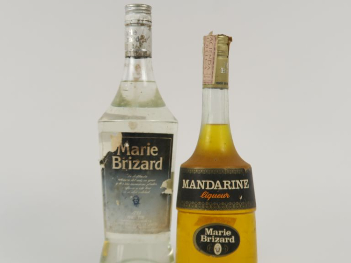 2 BOUTEILLES MARIE BRIZARD : 1 LIQUEUR MANDARINE - 1 ANISETTE EA