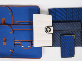 Vente aux enchères MICHELIN.  Lot de porte documents, porte cartes.