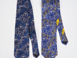 Vente aux enchères LONGCHAMP.  Deux cravates en soie à décor de Bibendum.