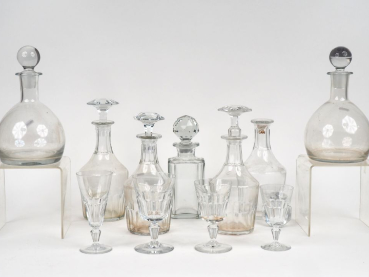 BACCARAT.  Partie de service de verres en cristal comprenant 25 verres