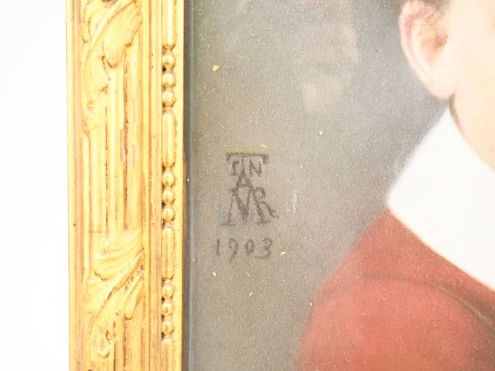 Ecole Française 1900. "portrait de garçon à l'orange" Pastel, signé en