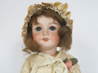 Vente aux enchères Poupée de fabrication Française moule 301 SFBJ tête porcelaine yeux ba