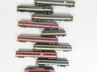 Vente aux enchères 	Lot de matériel roulant en 0 de marque Jouef : RAM corail avec voitur