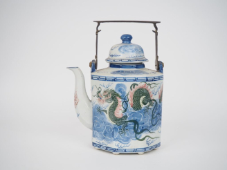 Vente aux enchères Vietnam, Xxe siècle, Importante theière en porcelaine émaillée bleu bl