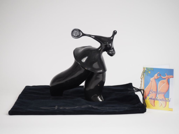 TOUTAIN.  "à la volée" Sculpture en bronze à patine noire 5/8 Dim. 19 