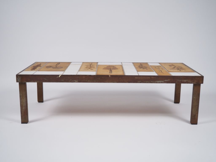 Roger CAPRON. Table basse modèle "herbier" en céramique. Signée. Dim. 
