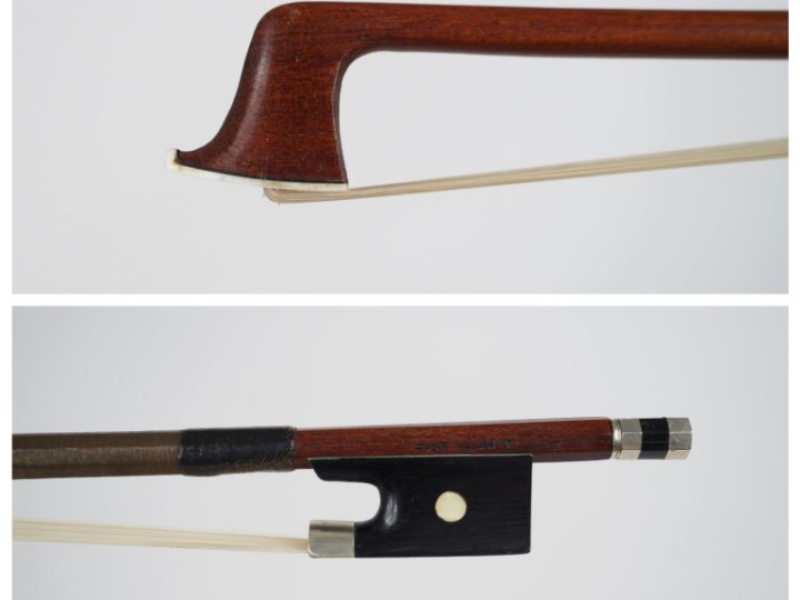 Archet	 de violon en pernambouc fait à Mirecourt. Signé "DEBLAYE". 	Pr