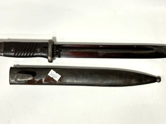 Vente aux enchères ALLEMAGNE  Une baïonnette 1884-98.  Plaquettes synthétiques. Finition 