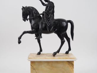 Vente aux enchères Ecole française XIXème. Sculpture équestre de Marc-Aurèle en bronze su