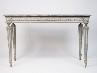Vente aux enchères Console Louis XVI en bois mouluré, sculpté et laqué gris, la ceinture 