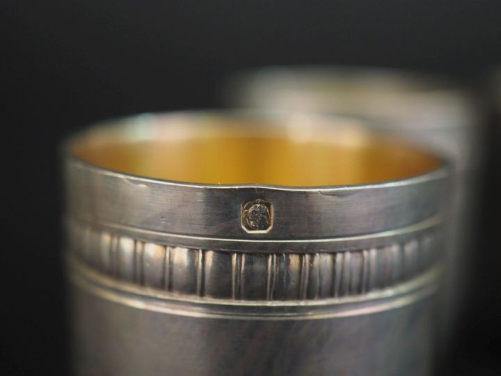 Suite de trois verres à liqueur en argent et vermeil 925, poinçon Mine