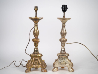 Vente aux enchères Paire de piques-cierges fin XVIIIème - début XIXème en bois sculpté et