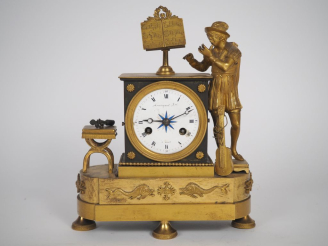 Vente aux enchères Pendulette Restauration au troubadour en bronze doré à décor de frises