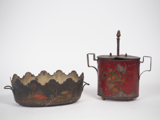 Vente aux enchères Oeufrier et verrière Directoire en tôle peinte à décor de fleurs et de