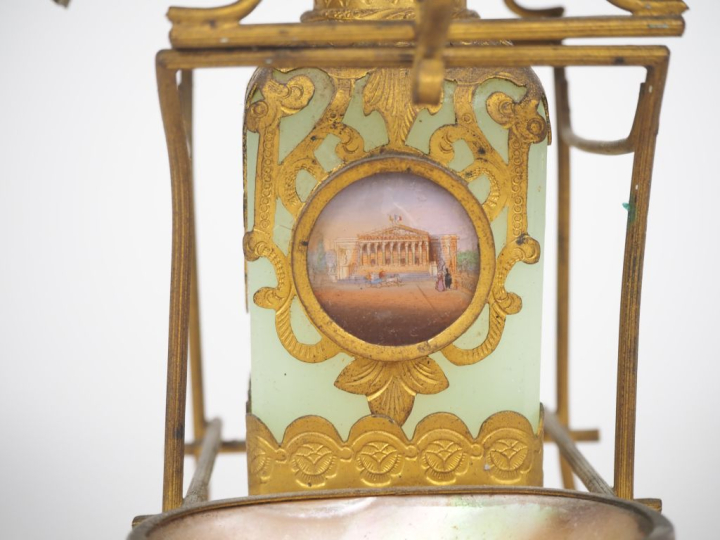 Flacon Restauration en opaline verte, monture en laiton doré et nacre,