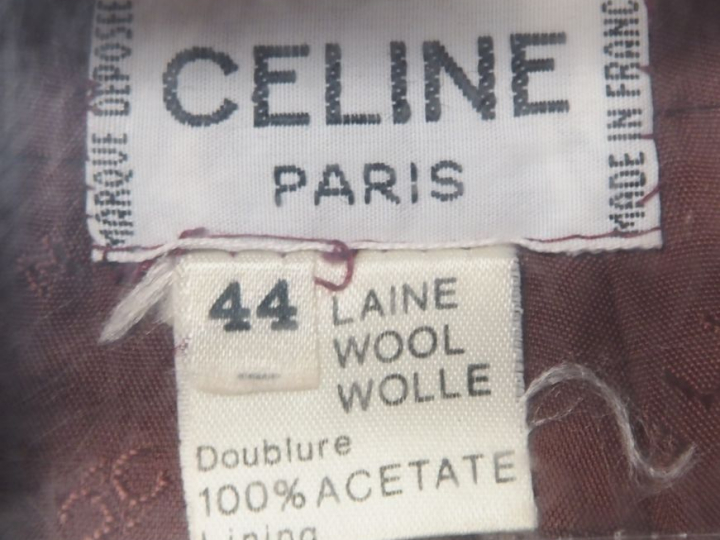 CELINE, Paris Jupe plissé lie-de-vin en laine (100%).  La ceinture agr