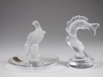 Vente aux enchères LALIQUE France  Sujet en cristal moulé "le saumon" Signé  H. 10 cm (un