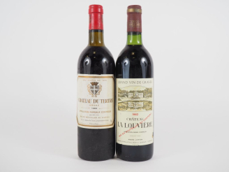 Vente aux enchères 2 BOUTEILLES de 1982 : 1 CHÂTEAU LA LOUVIÈRE GRAVES BG - 1 CHÂTEAU DU 