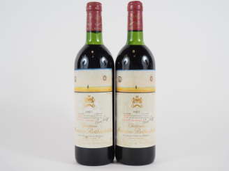 Vente aux enchères 2 BOUTEILLES CHÂTEAU MOUTON ROTHSCHILD 1er GCC PAUILLAC - 1983 - LB/ET