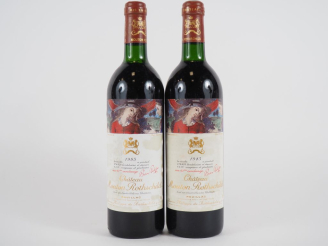 Vente aux enchères 2 BOUTEILLES CHÂTEAU MOUTON ROTHSCHILD 1er GCC PAUILLAC - 1985 - BG/ET