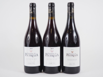 Vente aux enchères 3 BOUTEILLES DOMAINE DE PIETRELLA AJACCIO : 2 de 2019 - 1 de 2020