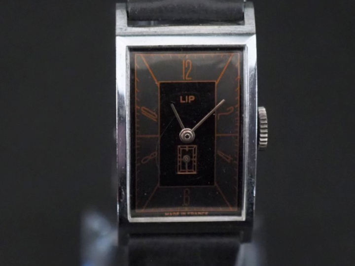 LIP, T18 Montre bracelet en acier.  Boitier rectangulaire de forme bom