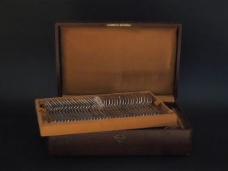 Vente aux enchères Partie de ménagère de style Louis XVI en argent 925, poinçon Minerve, 