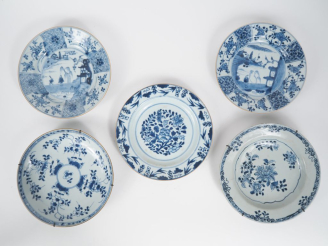 Vente aux enchères Compagnie des Indes, Chine XVIIIe siècle,  Cinq assiettes en porcelain