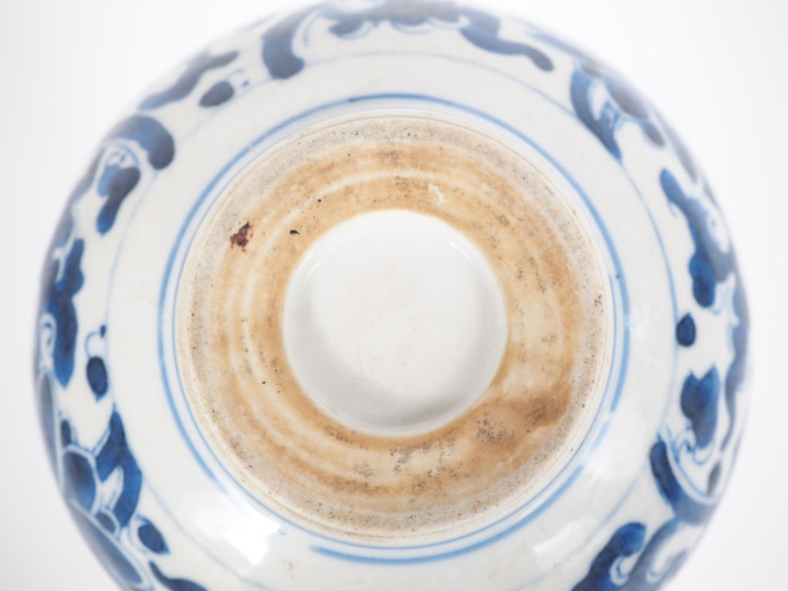 Chine, pour le Vietnam XVIIIe siècle,  Vase bouteille à long col, en p