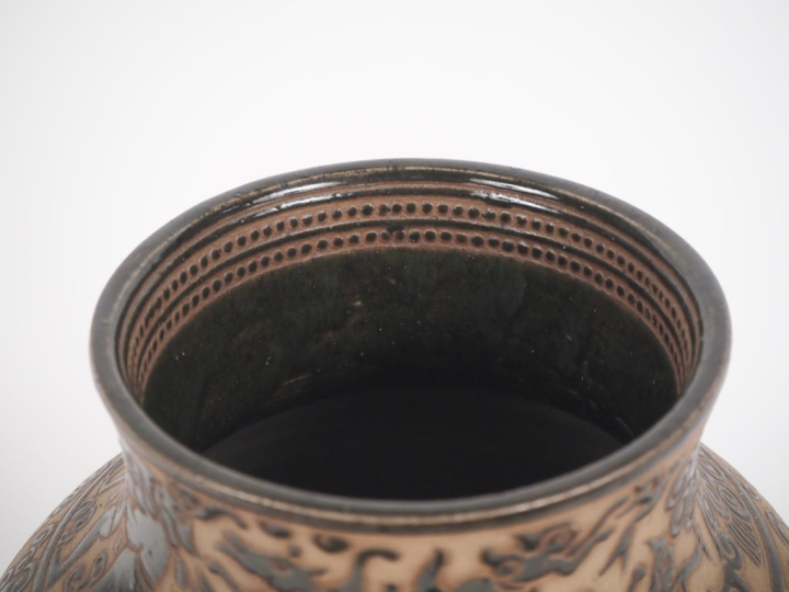 Vietnam, école de Bien Hoa, vers 1930, Vase balustre en céramique, à d