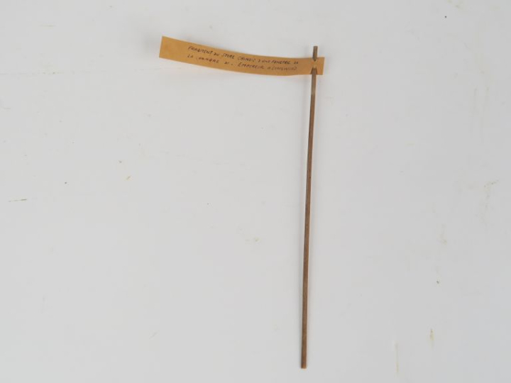 Lamelle de store en bambou.  Longueur : 17 cm.  Avec étiquette manuscr