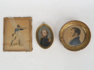 Vente aux enchères Trois souvenirs  -Portrait d’un lieutenant de vaisseau.   Miniature ov