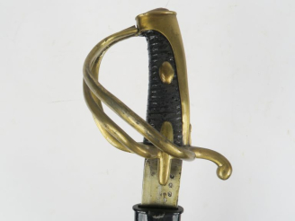 Vente aux enchères Sabre de cavalerie légère modèle An XI. Poignée recouverte de cuir à o