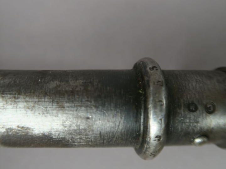 FRANCE  Baïonnette Lebel modèle 1886-15.  Poignée en laiton. Lame cruc