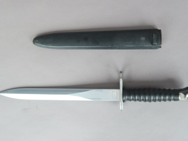 SUISSE Poignard-baïonnette modèle 1957 SIG  Poignée matière plastique 