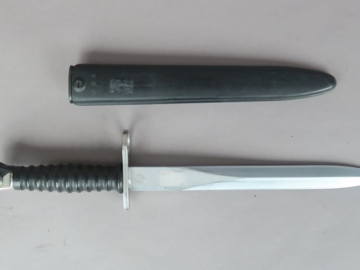 SUISSE Poignard-baïonnette modèle 1957 SIG  Poignée matière plastique 