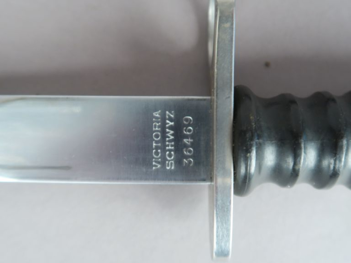 SUISSE Poignard-baïonnette modèle 1957 SIG  Poignée matière plastique 