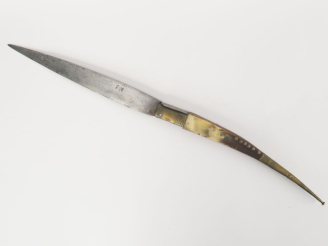 Vente aux enchères Couteau pliant.  Poignée à plaquettes de corne.  Monture en laiton Lam