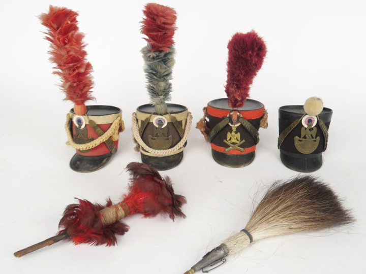 Ensemble de quatre coiffures miniatures dans le gout de Sandre en drap