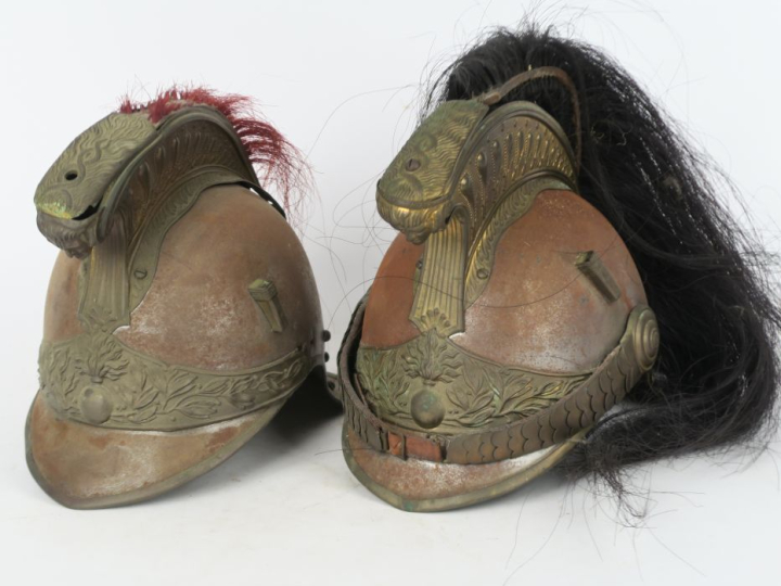 Casque de dragon modèle 1872.  Bombe en fer. Cimier, jugulaires à écai