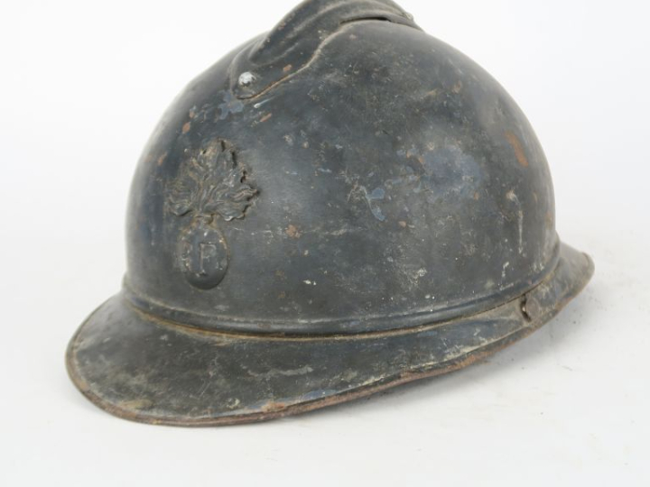 Casque Adrian modèle 1915 d’infanterie.  Bombe couleur bleu. Coiffe in