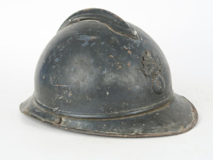 Casque Adrian modèle 1915 d’infanterie.  Bombe couleur bleu. Coiffe in