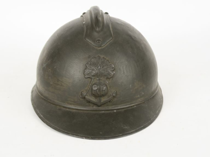 Casque Adrian modèle 1915 des troupes coloniales.  Bombe repeinte en k