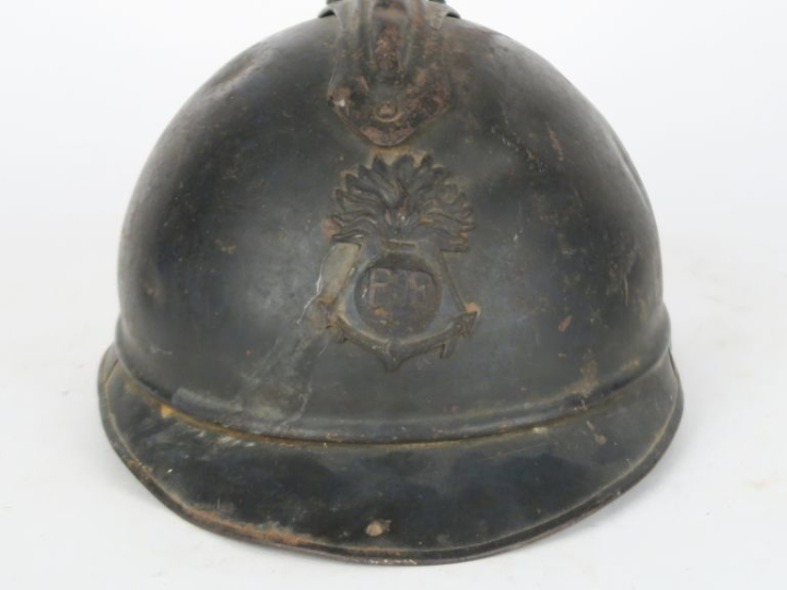 Casque Adrian modèle 15 d’infanterie coloniale.  Bombe peinte en bleu.